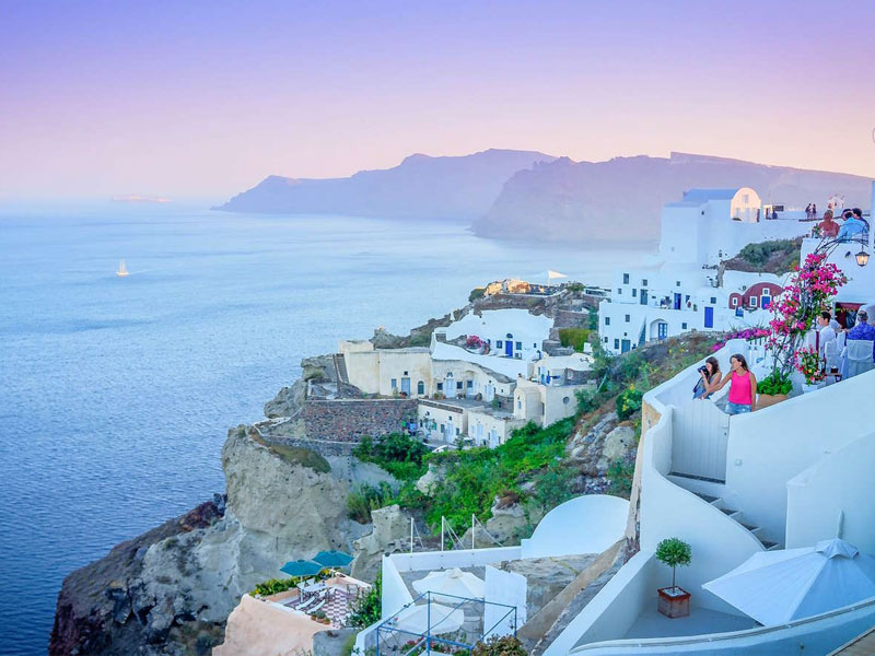 4-Hour Private Santorini Tour with Oia and Fira