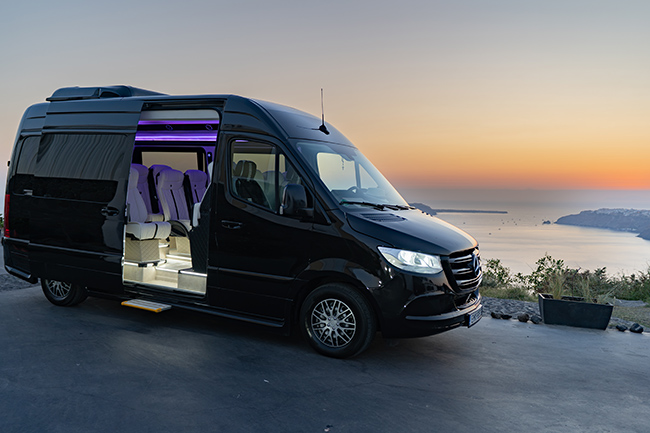 Trasporto privato di lusso per tour del vino a Santorini