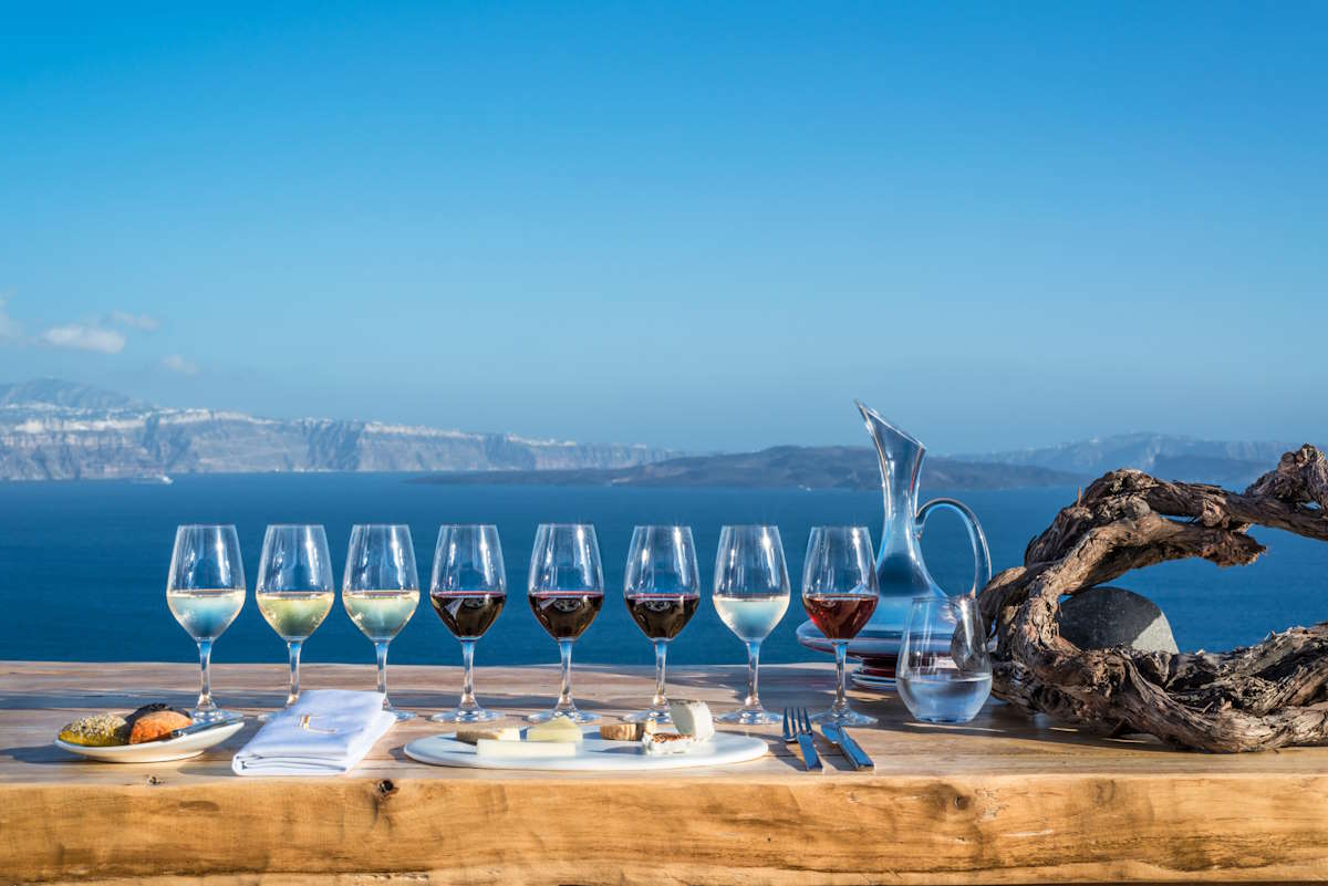 Degustazione di vini locali a Santorini